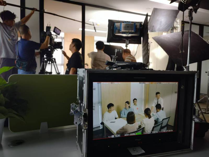 浠水县TVC拍摄公司：科技产品视觉化大师，诠释未来感与功能美学