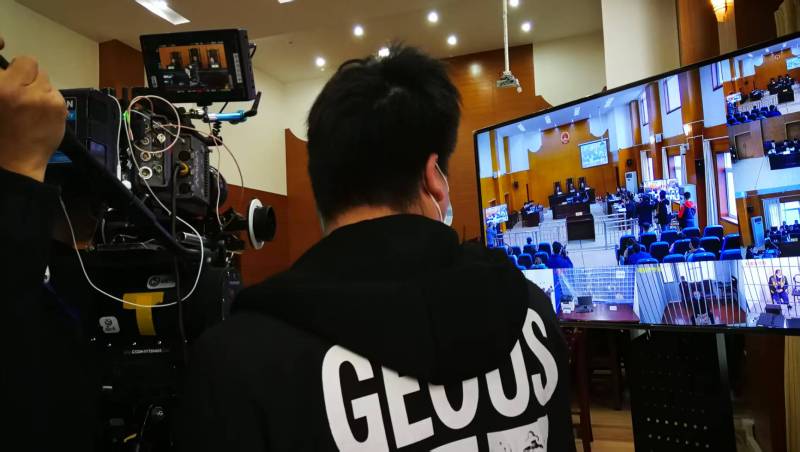 AI生成VS人工创意——浠水县广告片拍摄公司的技术浪漫主义实践